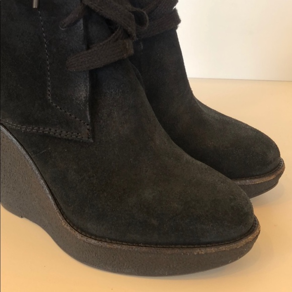 Burberry Shoes - Picture 4 of 8